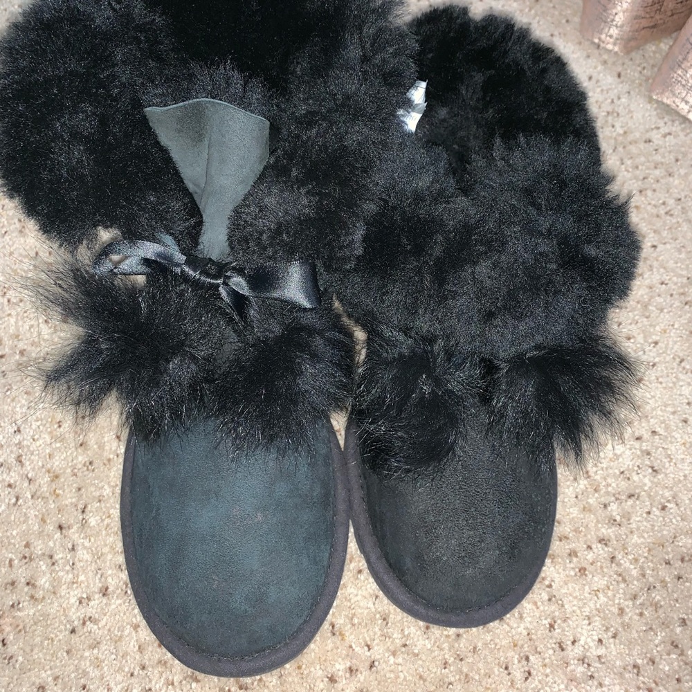 Size 7 woman UGGS(firm price)
